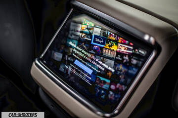 Tesla Model S Plaid – interior, rear seat entertainment screen