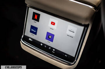 Tesla Model S Plaid – interior, rear seat entertainment screen