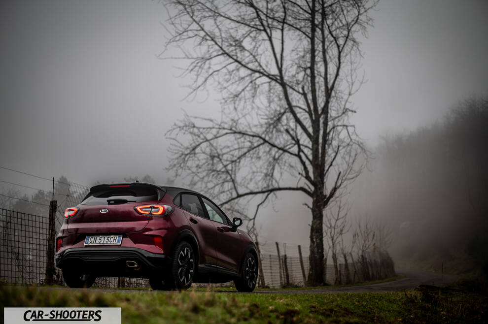 Ford Puma STLine – rear three-quarter, dark red against a foggy tree backdrop