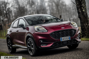 Ford Puma STLine – front three-quarter, dark red parked on an asphalt road