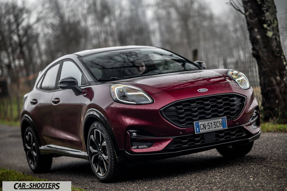 Ford Puma STLine – front three-quarter, dark red parked on an asphalt road