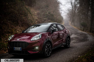 Ford Puma STLine – front three-quarter, dark red on a country road