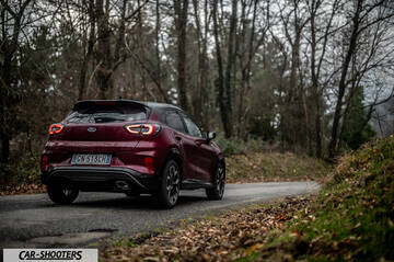Ford Puma STLine – rear three-quarter, dark red on a country road