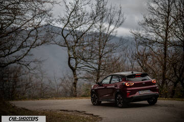 Ford Puma STLine – rear three-quarter, dark red against a mountain backdrop