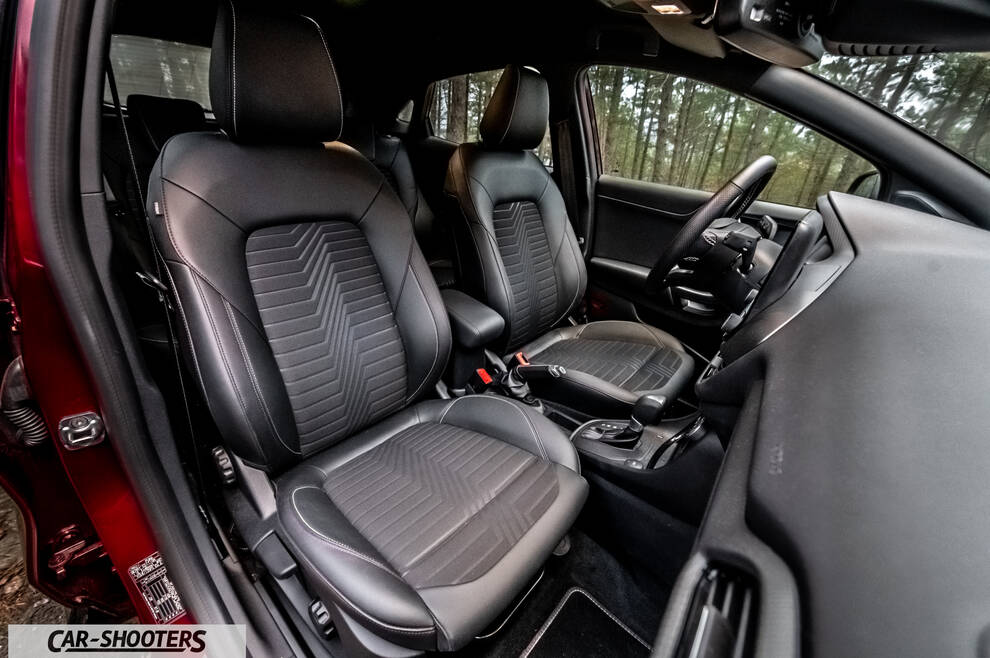 Ford Puma STLine – interior, leather front seats