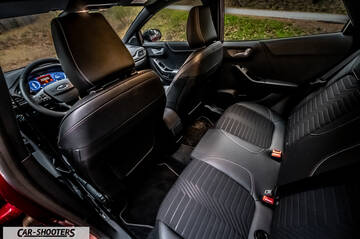 Ford Puma STLine – interior, leather front seats
