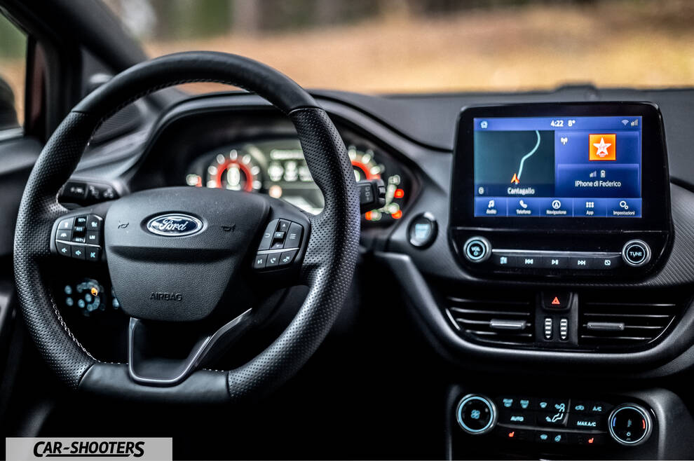 Ford Puma STLine – dashboard, steering wheel and infotainment screen
