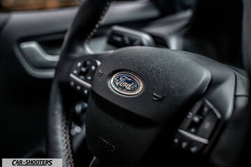 Ford Puma STLine – interior, steering wheel close-up