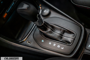 Ford Puma STLine – interior, gear shifter close-up