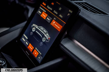 Polestar 2 – dashboard, large central touchscreen display