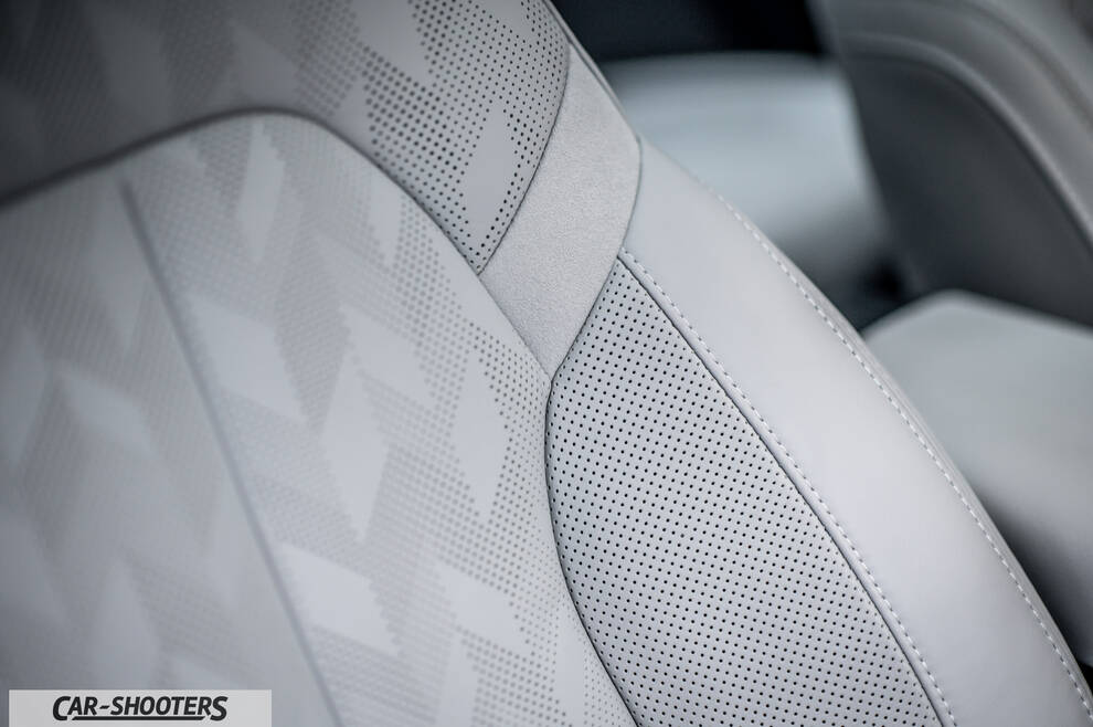 Polestar 2 – interior, patterned leather front seats