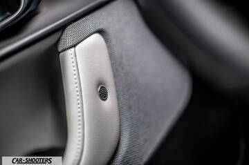 Polestar 2 – detail, door handle close-up