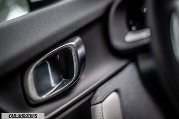 Polestar 2 – detail, interior door handle close-up