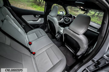 Polestar 2 – interior, grey leather seats