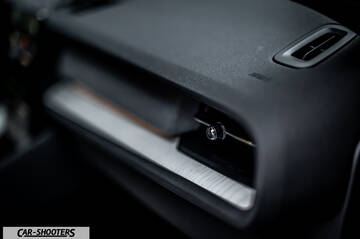 Polestar 2 – dashboard, passenger side dash vent and trim