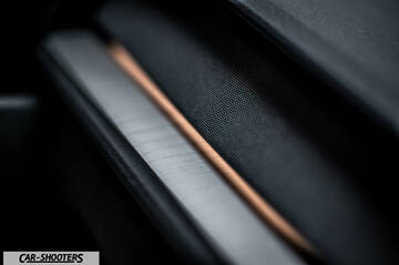 Polestar 2 – detail, textured dashboard trim close-up