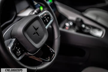 Polestar 2 – dashboard, steering wheel close-up
