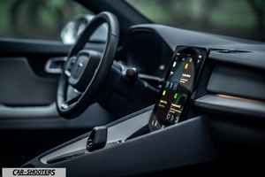 Polestar 2 – dashboard, large central touchscreen display