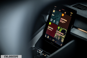 Polestar 2 – dashboard, vertical infotainment touch screen
