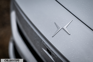 Polestar 2 – detail, emblem close-up