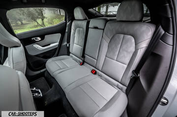 Polestar 2 – interior, grey rear seats