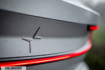 Polestar 2 – detail, emblem close-up