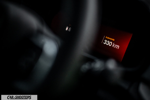 Polestar 2 – dashboard, digital instrument cluster showing range