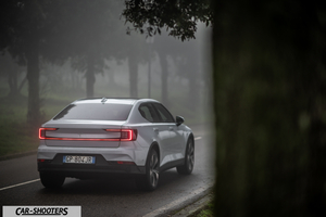 Polestar 2 – rear three-quarter, white on a foggy road