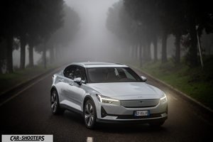 Polestar 2 – front three-quarter, silver on a foggy road