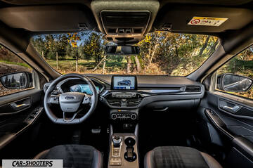 Ford Kuga STLine – dashboard, modern cockpit with infotainment screen