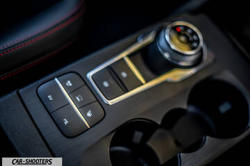 Ford Kuga STLine – interior, rotary gear selector and center console