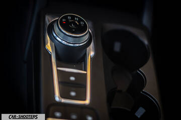 Ford Kuga STLine – interior, rotary gear shifter