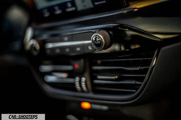 Ford Kuga STLine – dashboard, center console air vents
