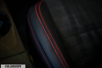 Ford Kuga STLine – interior, leather seat with red stitching