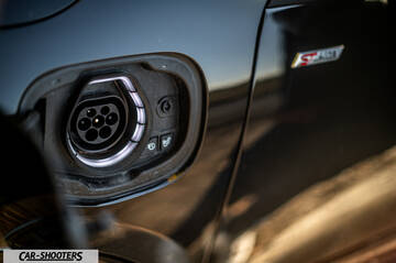 Ford Kuga STLine – detail, charging port close-up