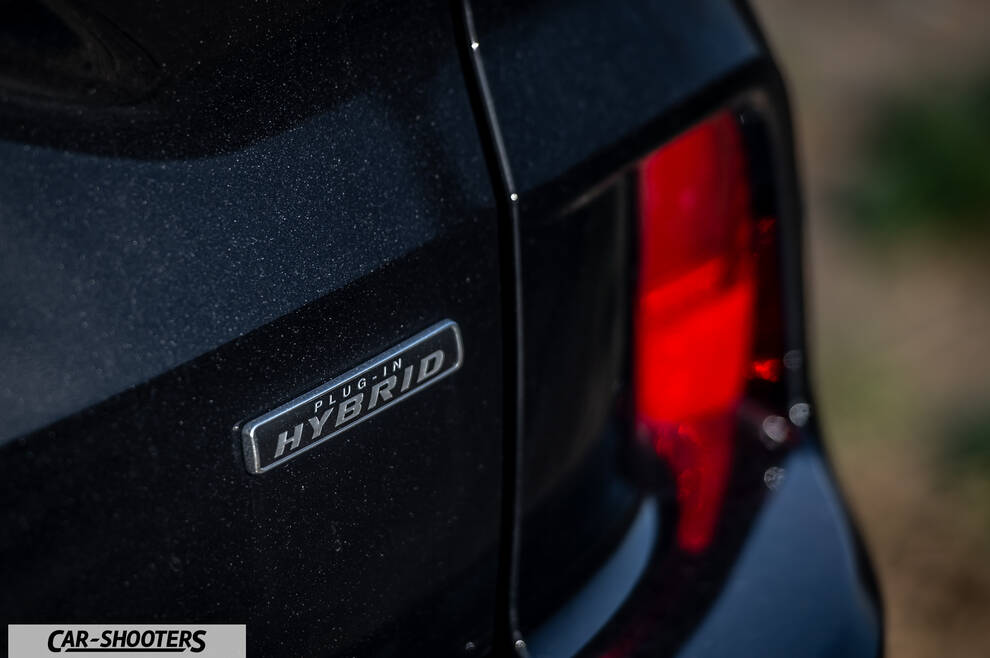 Ford Kuga STLine – detail, plug-in hybrid badge close-up