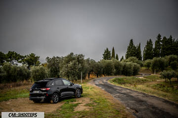 Ford Kuga STLine – rear three-quarter, black on a country road