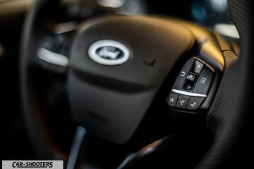 Ford Kuga STLine – detail, steering wheel controls close-up