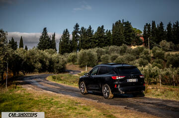 Ford Kuga STLine – rear three-quarter, black on a country road
