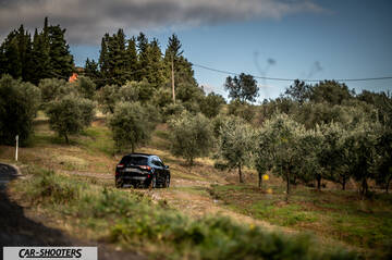 Ford Kuga STLine – rear three-quarter, black on a country road
