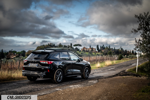 Ford Kuga STLine – rear three-quarter, black on a country road