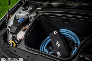 Hyundai Ioniq 6 – engine bay, frunk with charging cable