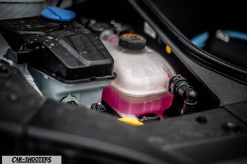 Hyundai Ioniq 6 – engine bay, coolant reservoir close-up