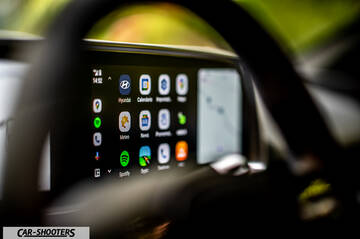 Hyundai Ioniq 6 – dashboard, infotainment touchscreen display