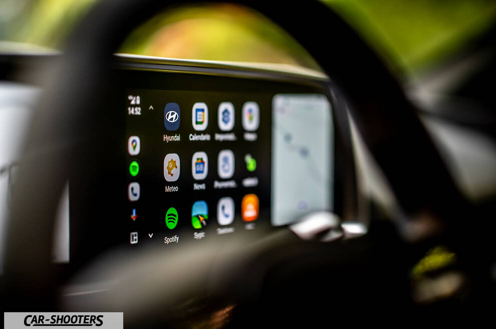 Hyundai Ioniq 6 – dashboard, infotainment touchscreen display