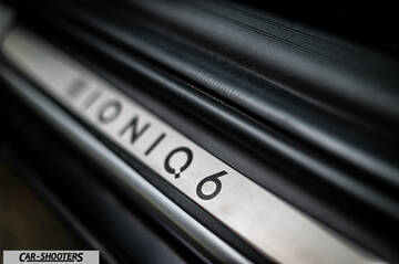 Hyundai Ioniq 6 – detail, door sill plate close-up
