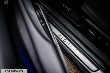 Hyundai Ioniq 6 – detail, door sill plate close-up