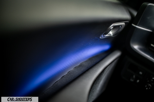 Hyundai Ioniq 6 – interior, blue ambient door lighting