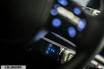 Hyundai Ioniq 6 – detail, gear selector stem close-up