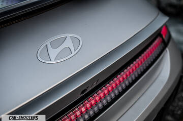 Hyundai Ioniq 6 – detail, rear badge close-up